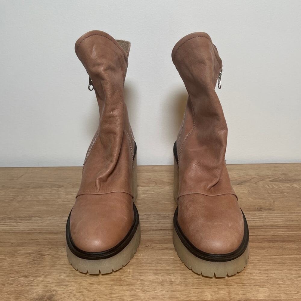 Free People Brown Leather Jack Zip Ankle Boots Lug Sole Size 7 Made in Spain - Picture 2 of 7